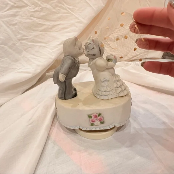Vintage Schmid Musical Wedding Cats Figurine | Plays “Always” - Picture 8 of 10